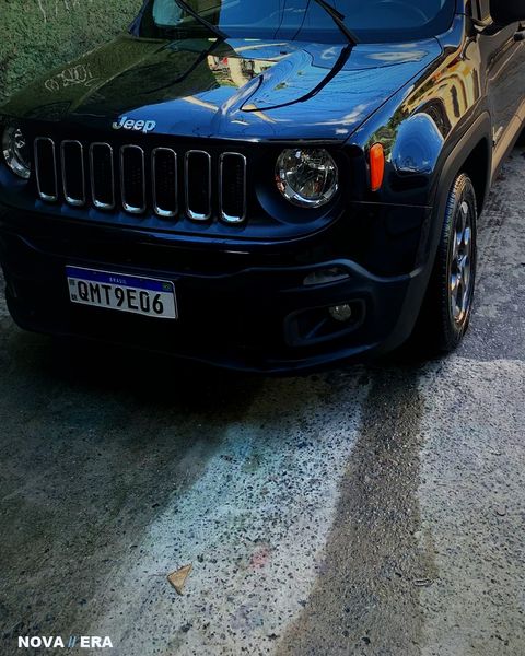Jeep Renegade preto após lavagem completa